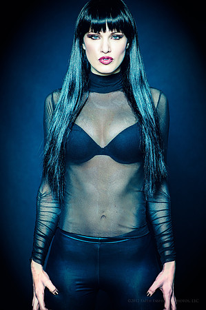 Esseri Holmes-20121121-7088-Effects-Logo-Ver2