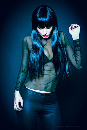 Esseri Holmes-20121121-7090-Effects-Logo